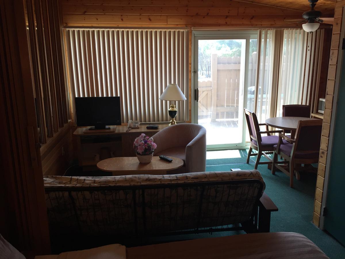 Falcon Lake Hotel Exterior photo